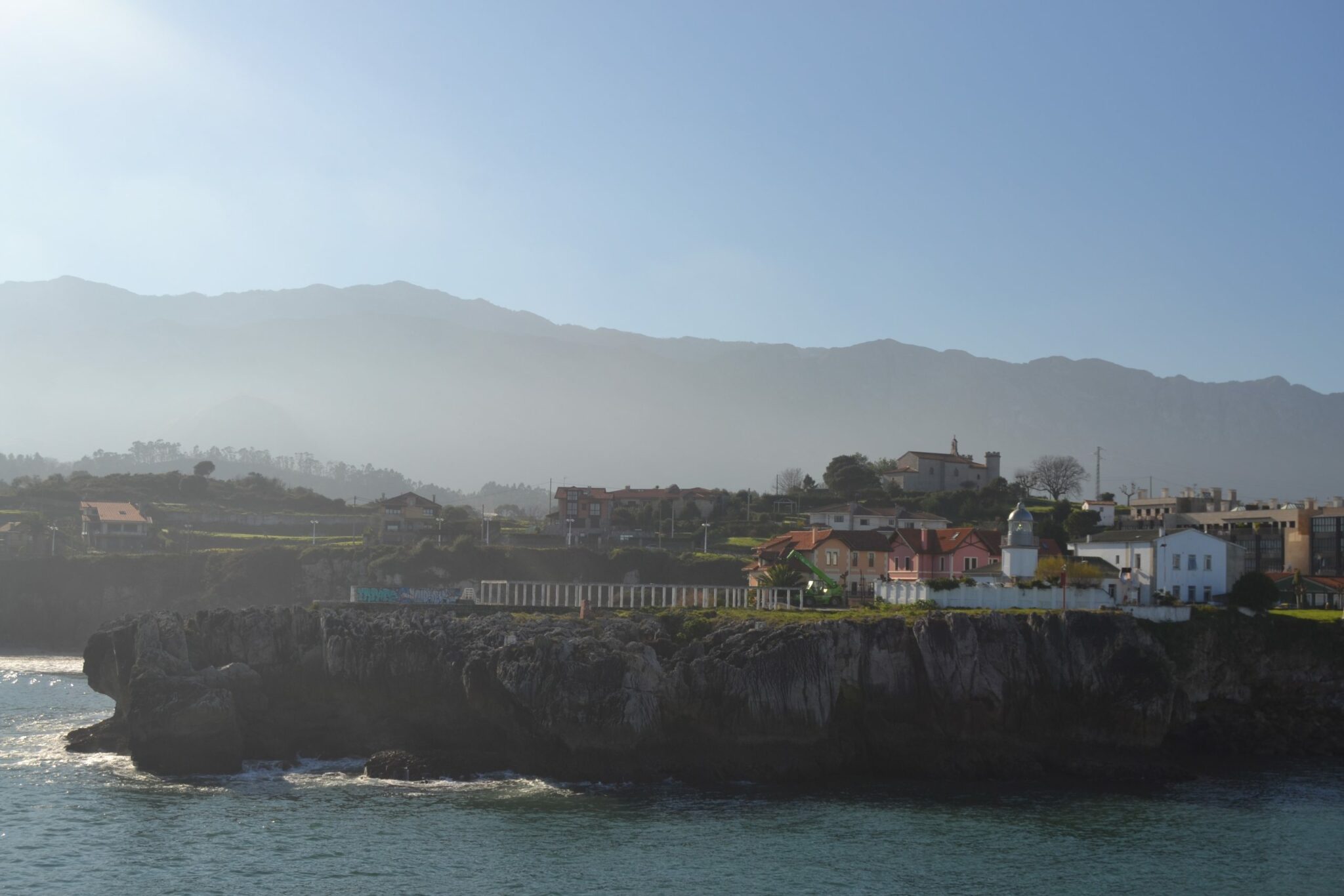 Faro de San Antón, Playa de Puerto Chico y Ermita de la Virgen de la Guía. 