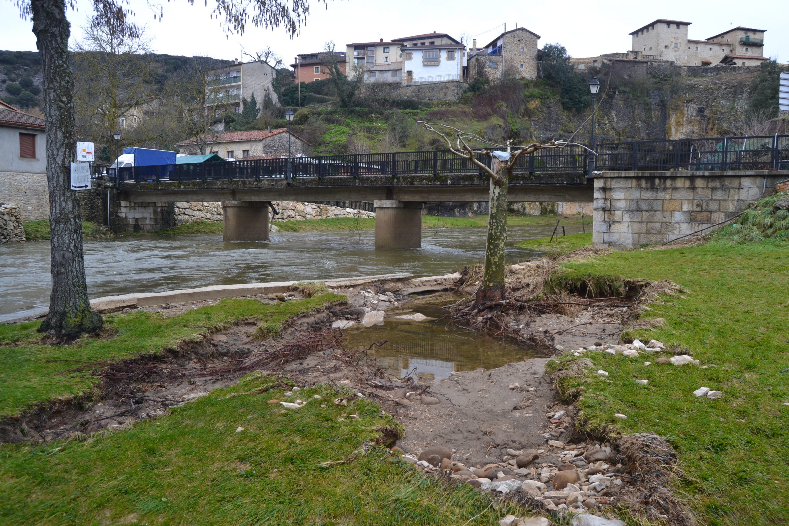 Crecida del Río Nela en Puentedey