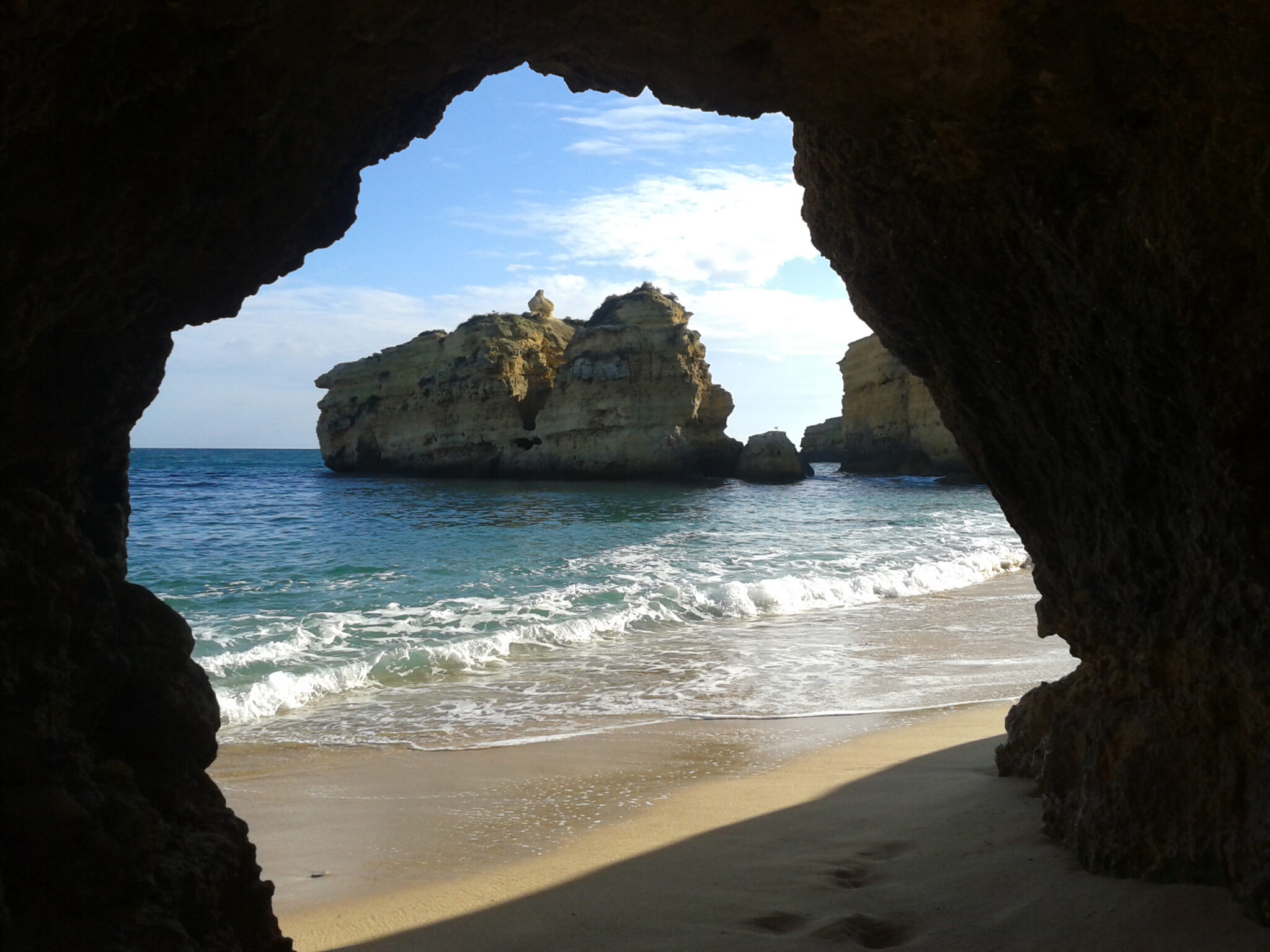 Cueva en Praia Sao Rafael