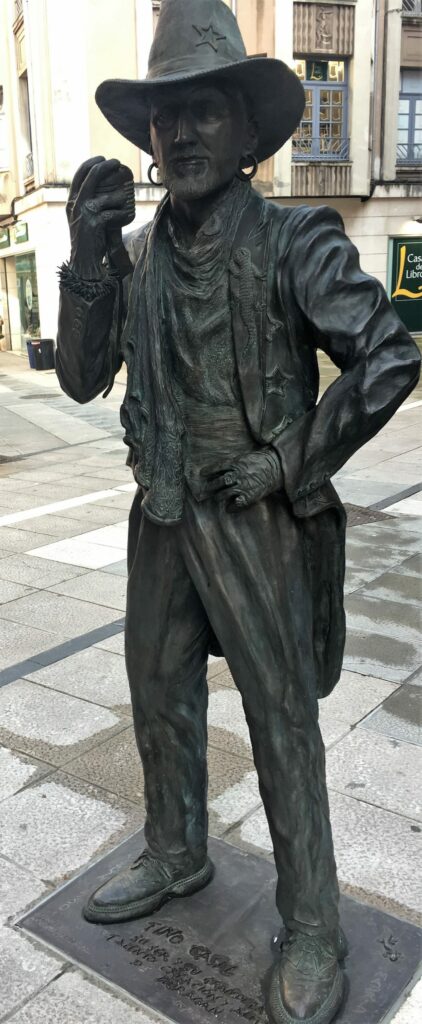 Estatua de Tino Casal en Oviedo