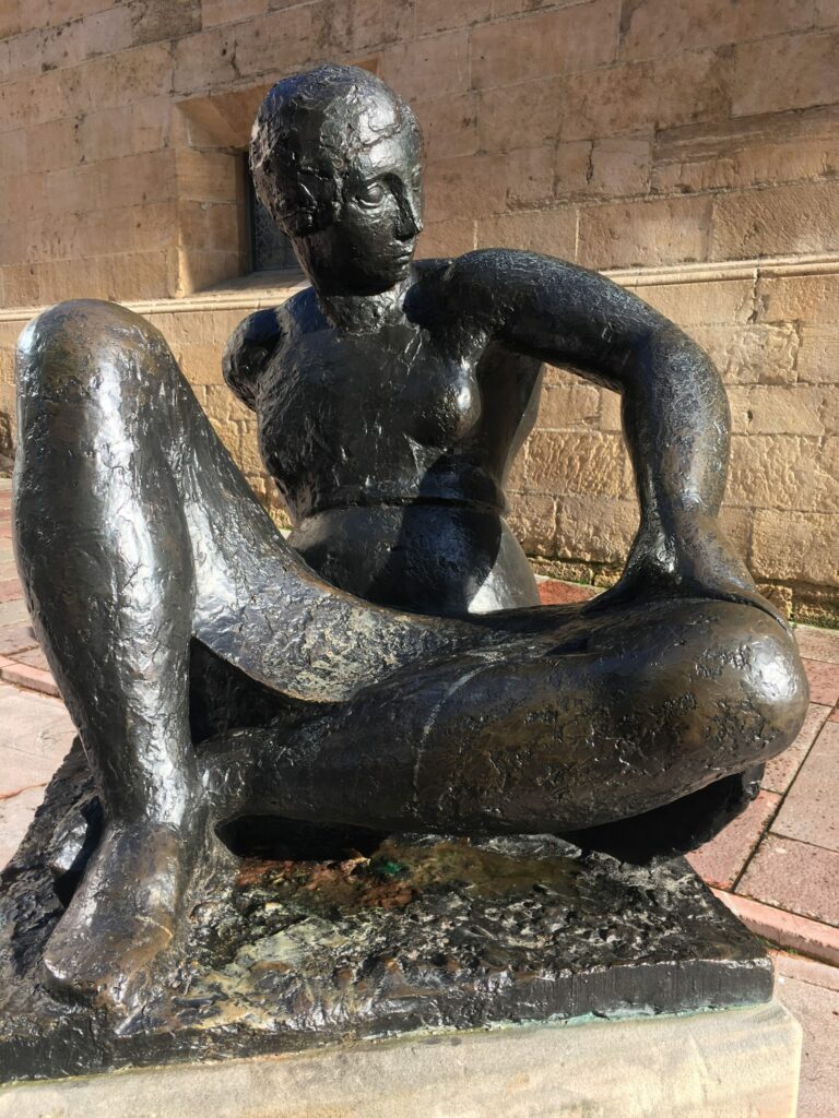 "Mujer sentada" de Manolo Hugué
