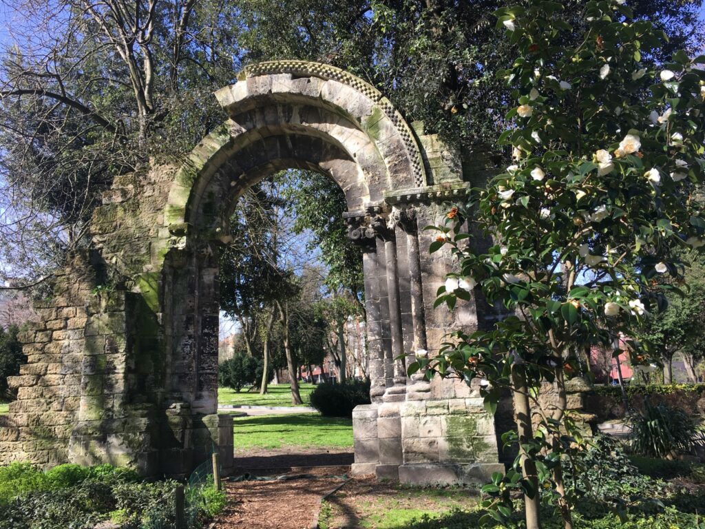 Arco de la portada de la Iglesia de San Isidoro