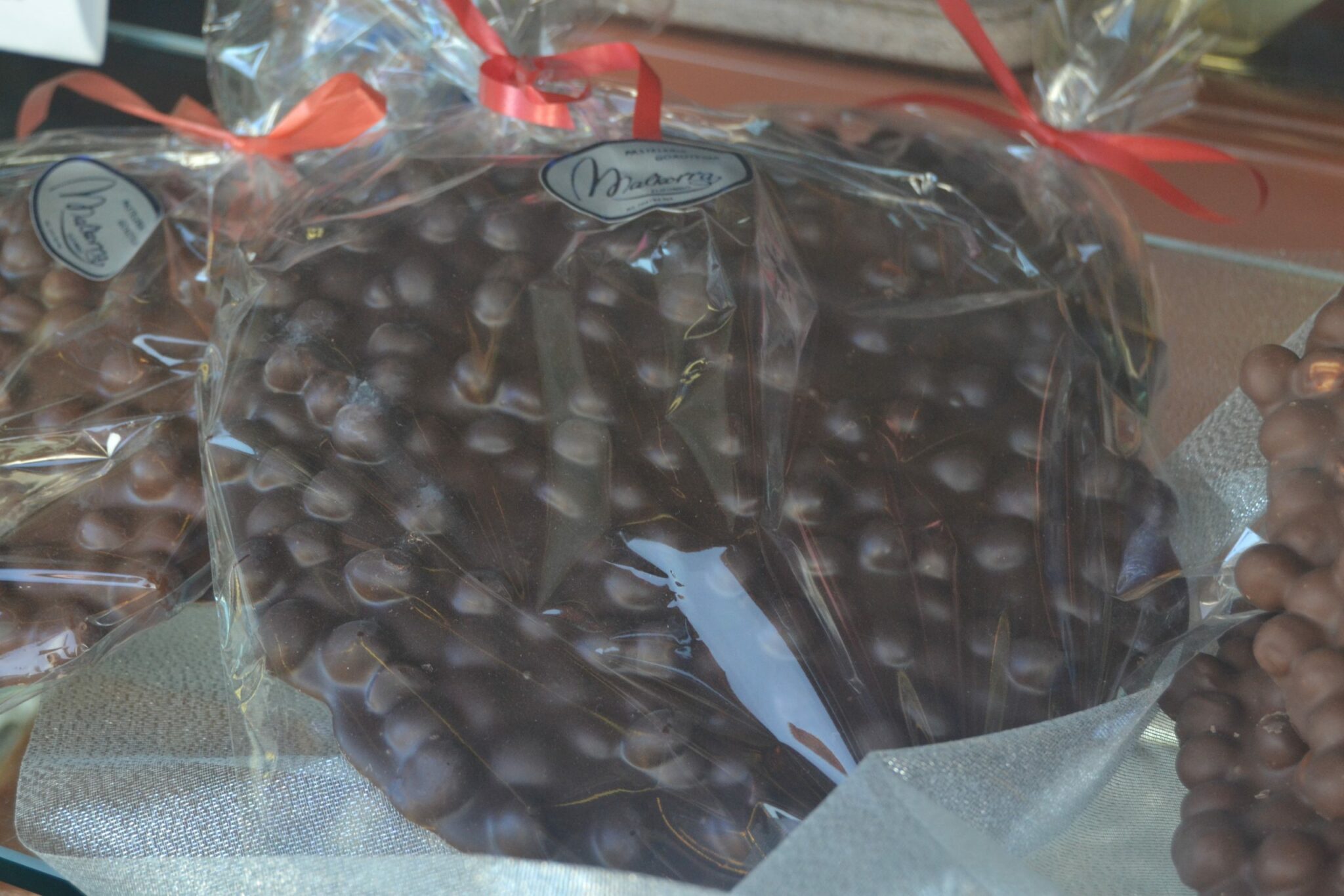 Urrakin egina o chocolate negro con avellanas enteras