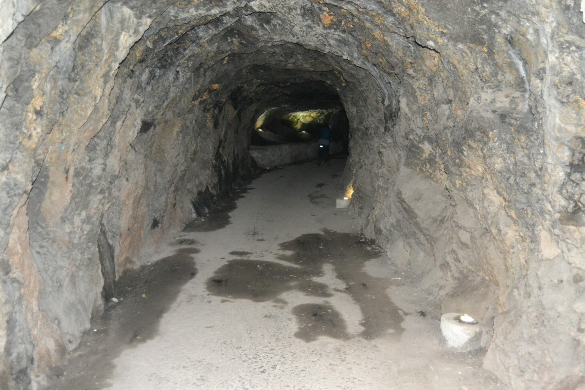 Interior de un túnel 