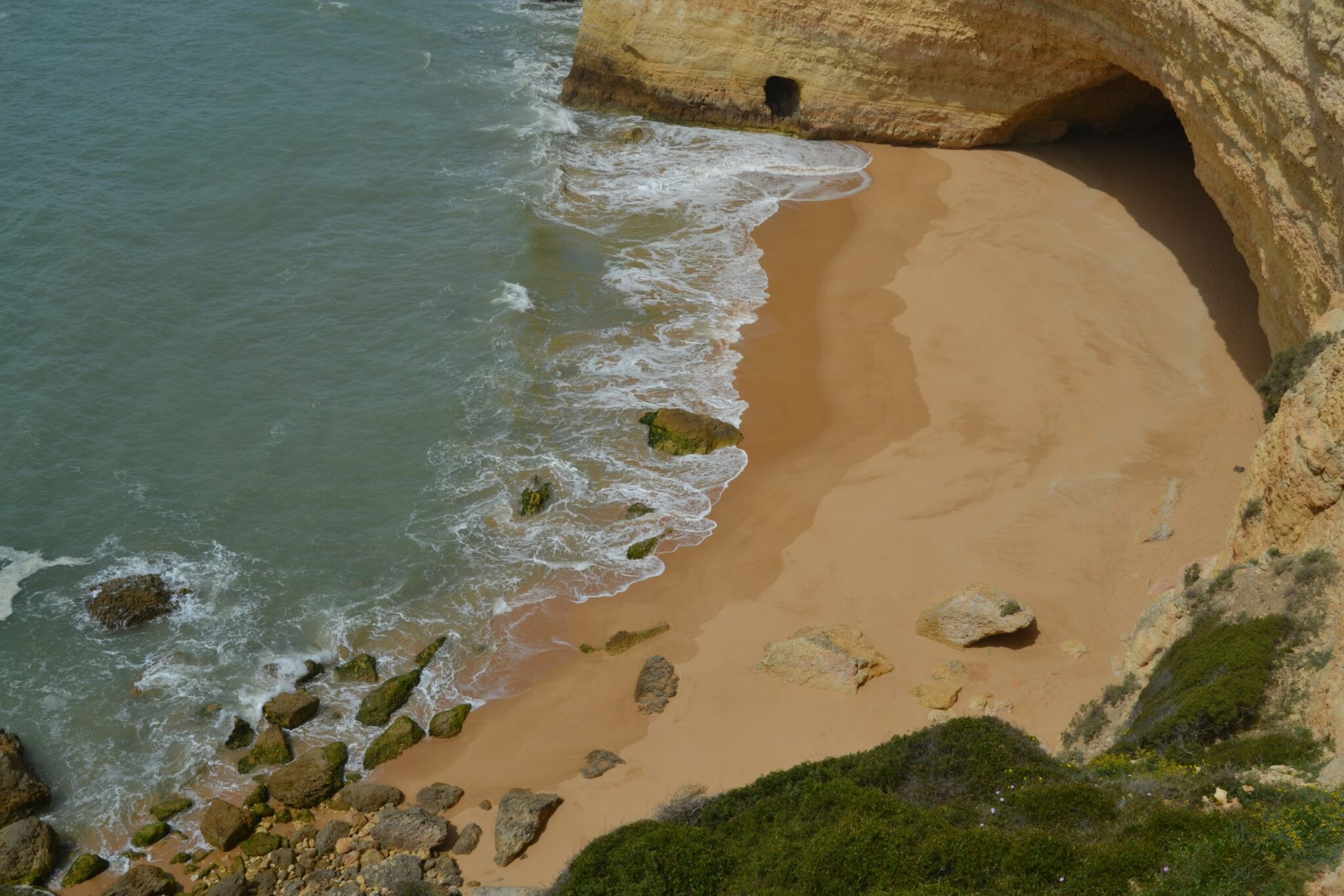 Cueva en una Playa natural