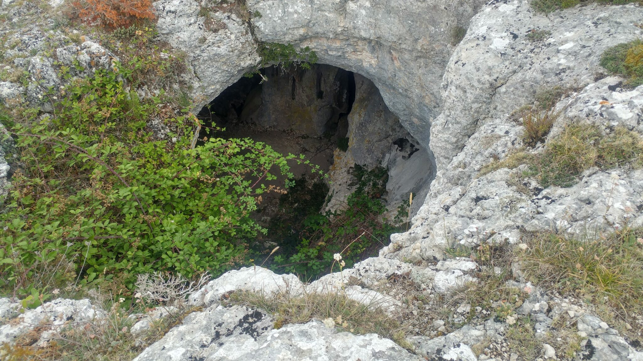 Entrada a la Cueva de Rojo