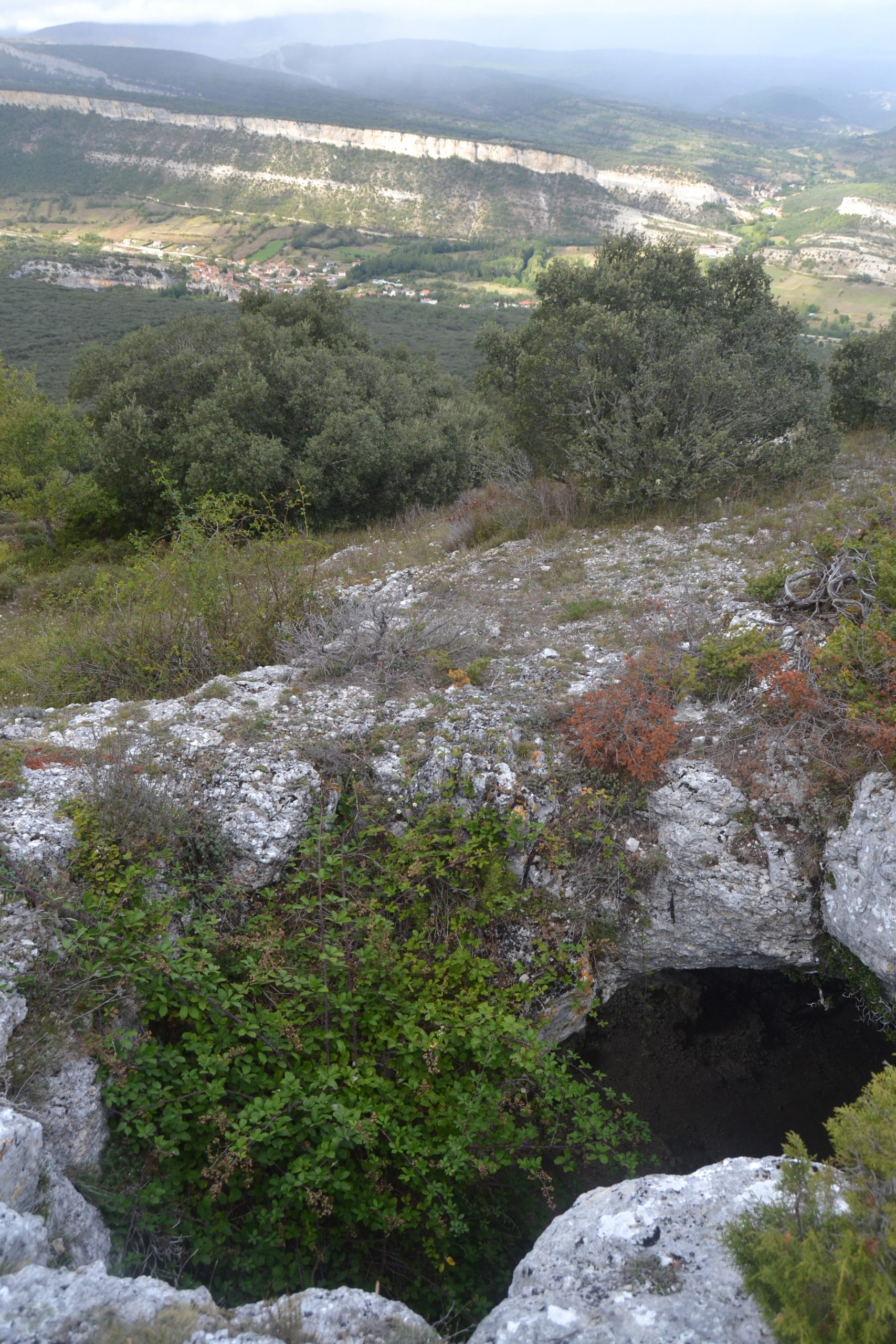 Ruta de la Cueva de Rojo desde Puentedey