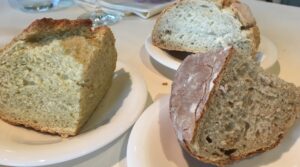 Panes de avena, de maiz y el tradicional