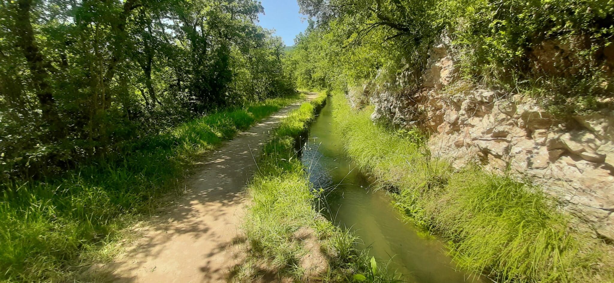 Canal de la ruta del agua de Berganzo