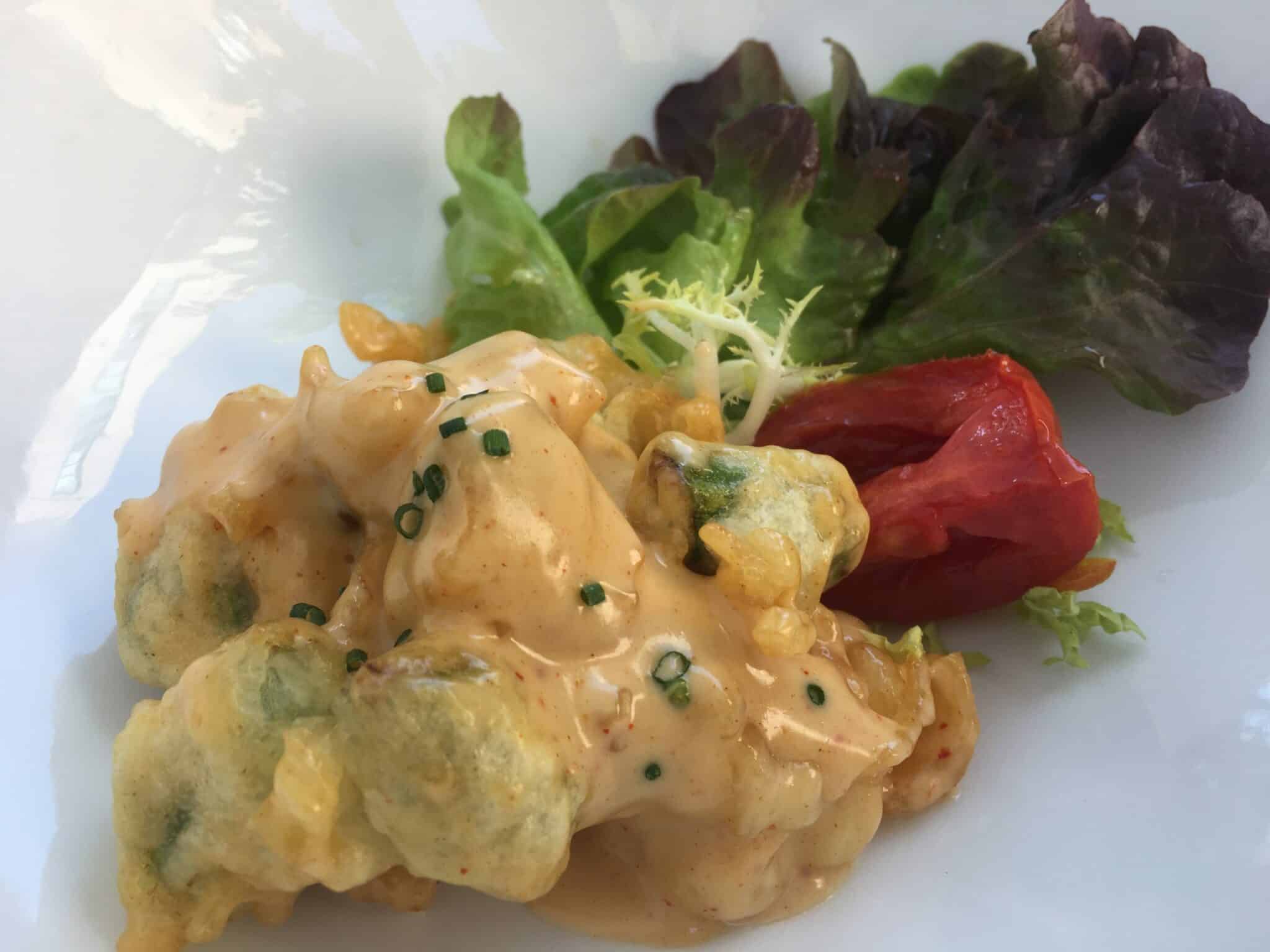 Ensalada japo de tempura de langostinos y trigueros