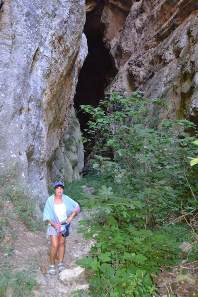 Esther en la Cueva del Hundidero